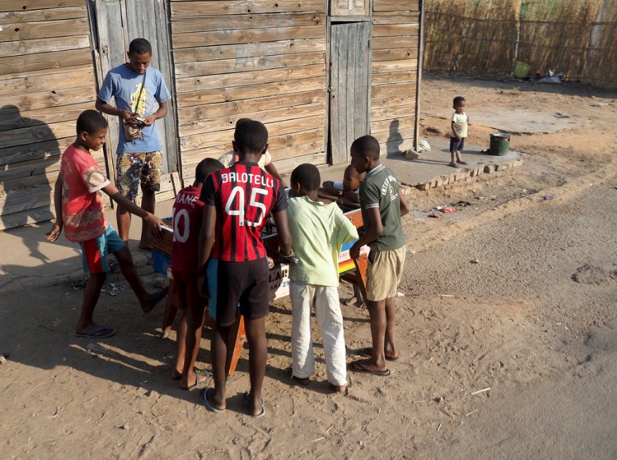 L’éducation en Afrique et à Madagascar : Un outil de rébellion pour le peuple et un privilège de l’élite ?