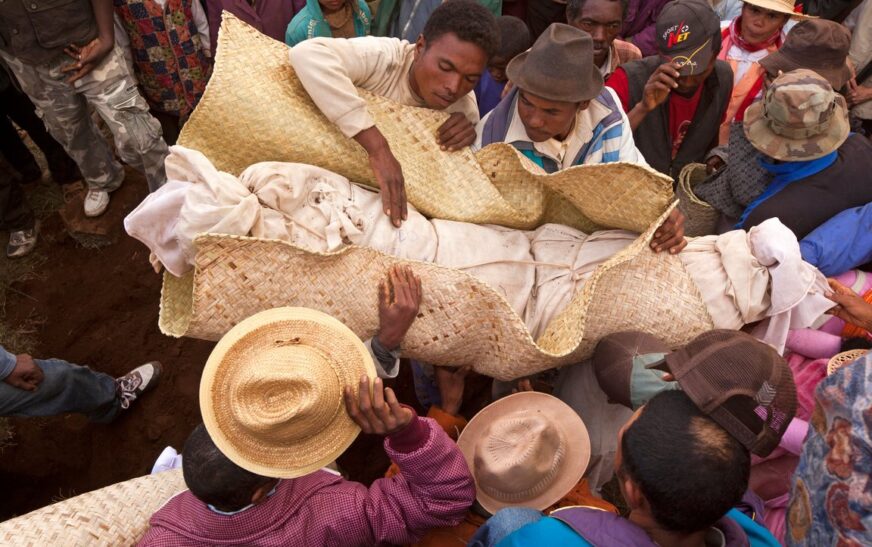 Famadihana : Un héritage culturel à préserver pour l’unité et la tolérance à Madagascar