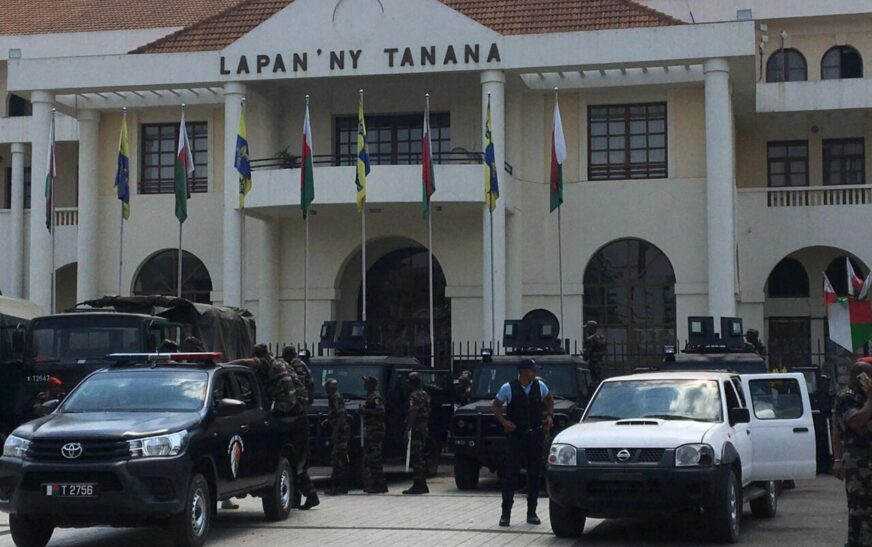 hotel de ville place du 13 mai antananarivo