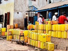 Survivre aux délestages et aux pénuries d’eau à Antananarivo : Guide pour les gladiateurs modernes